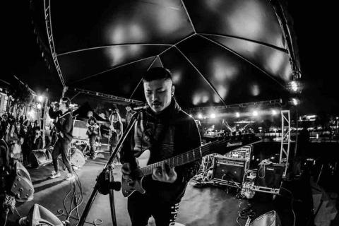 提供吉他換弦台北服務的專家阿洞老師