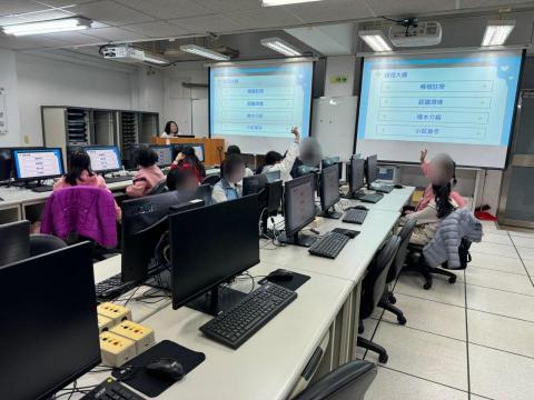 吳宇婕（國小程式設計） - 營隊教學照片之一