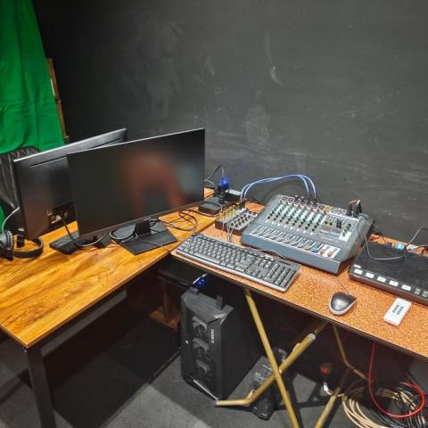 洪雋庭（光影城堡音響影像設計） - 