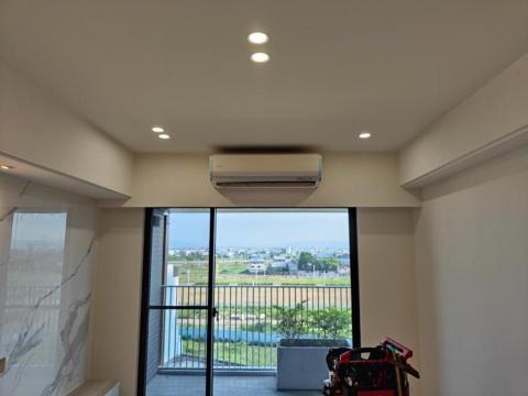 立可潔(中部地區) - 客廳室內機安裝