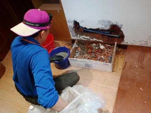 再生源水電商行 - 抓漏打牆施工


