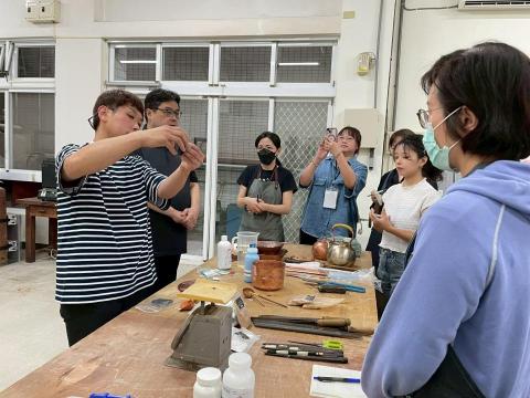 日文即時/逐步/隨行口譯(工商會議/展場)林大凱 - 2025南投草屯65工藝節金工工作坊口譯(@南投縣國立臺灣工藝研究發展中心)2 日文即時/逐步/隨行口譯(工商會議/展場)林大凱 - 2025南投草屯65工藝節金工工作坊口譯(@南投縣國立臺灣工藝研究發展中心)2