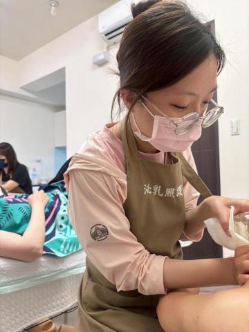 簡家欣 - 服務泌乳