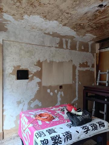 七彩油漆工程 - 全室透披土（施工中 1）