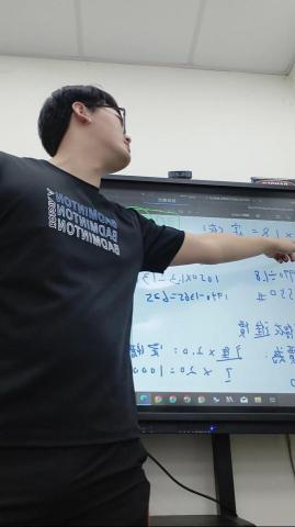 宥延（右眼） - 國三數學課上課照片