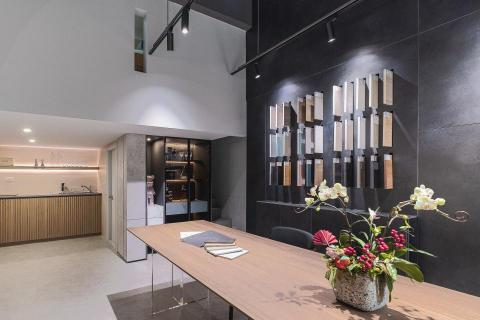 半於。空間設計 - 系統櫃門市-商業空間設計