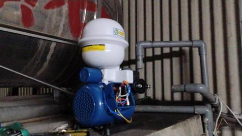 煜伸水和電維修 - 加壓馬達更換安裝。