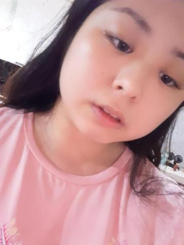 提供美甲光療服務的專家黃麗穎