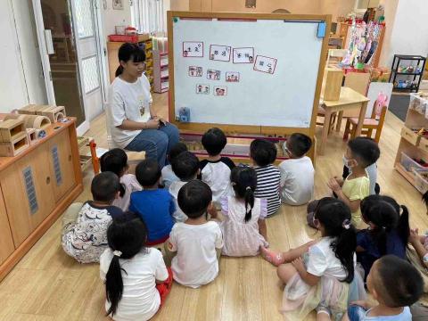 張嘉恩 - 到幼兒園教學