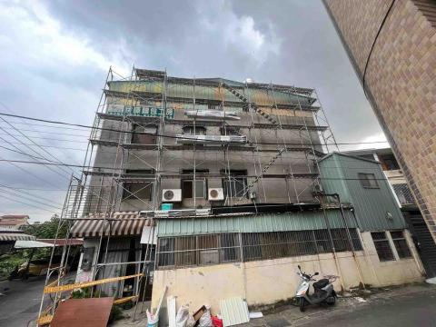 榮昇企業社 - 施工前（鷹架及浪板