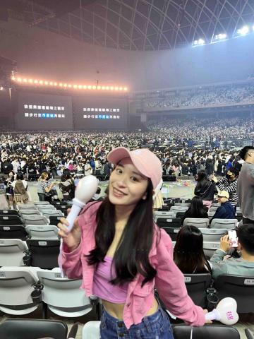 提供指甲光療機服務的專家吳岱凌