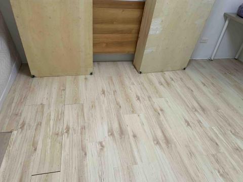 楊雪琦 - 床地下清潔後