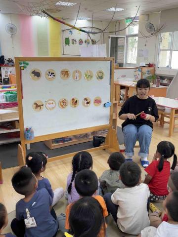張嘉恩 - 到幼兒園教學