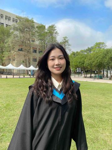 陳以潔 - 畢業於國立陽明交通大學