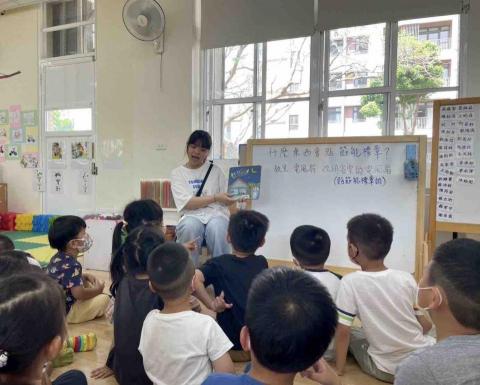 張嘉恩 - 到幼兒園教學