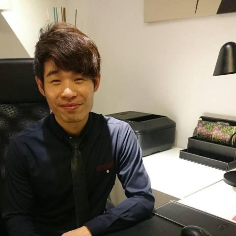 提供銑床服務的專家曹崇輔（Tony)