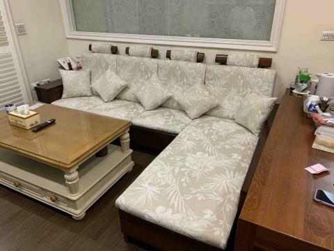 展藝行黃先生 - 這種傳統實木椅最實用也是白手起家勤儉持家的過來人最喜歡的家具，透過更換泡棉和透氣棉麻布來換新它並延長這份情感