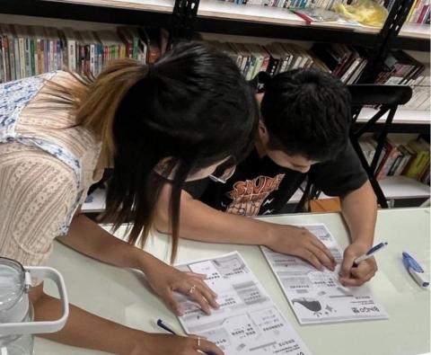 蘇苡晴 - 於實習機構進行課後輔導。