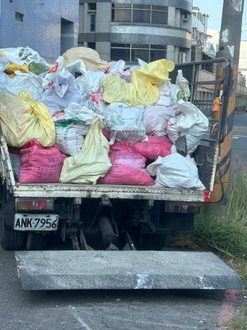 億鈔企業社 - 高雄事業廢棄物清理水泥磚塊紅磚塊柏油廢料清除