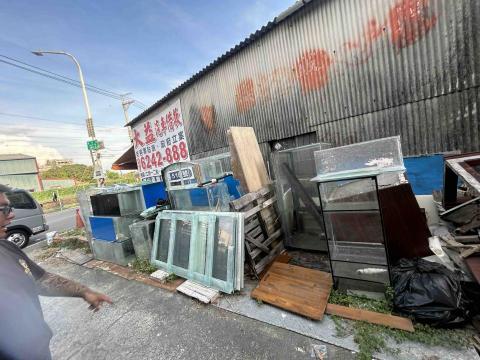 億鈔企業社 - 高雄廢玻璃廢魚缸清運前