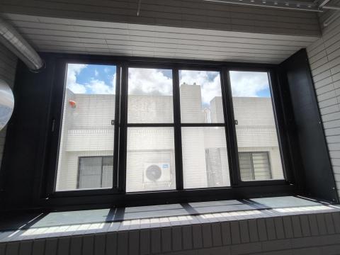 宸廣鋁社 - 陽台包窗