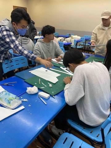 廖崧鈞 - 在學校與同學共同製作