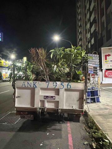 億鈔企業社 - 高雄事業廢棄物清理外加盆栽清理