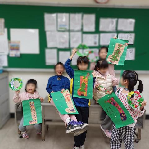 李珈褘 - 在聖誕節時做了榭寄生花圈和聖誕襪!