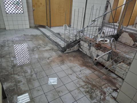 范宏澤 - 學校廁所拆除打石工程