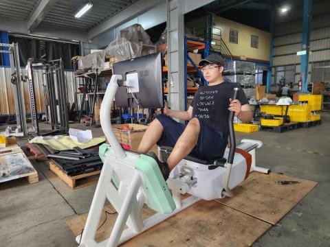 造物工坊 - 在工廠組裝測試智慧型重量訓練機