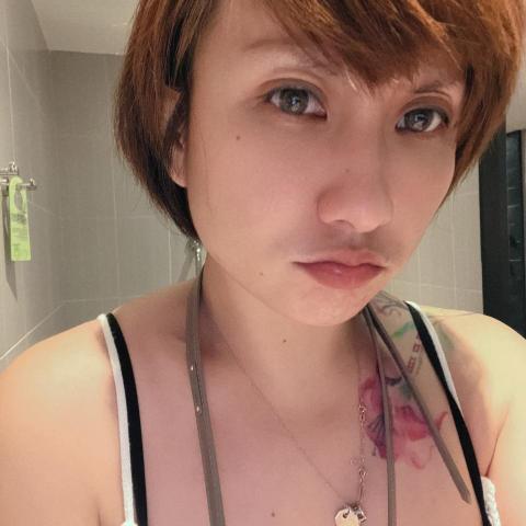 提供刮痧按摩油服務的專家海棠bb