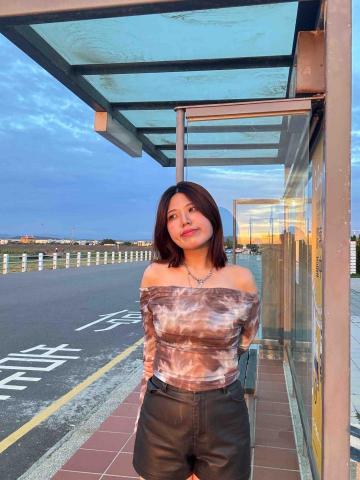 提供工資服務的專家Sabrina