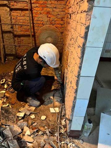 展碩工程行 - 浴室磁磚打除地板打至結構層