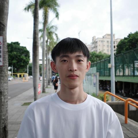 提供蔡侑霖交大服務的專家王叡霖