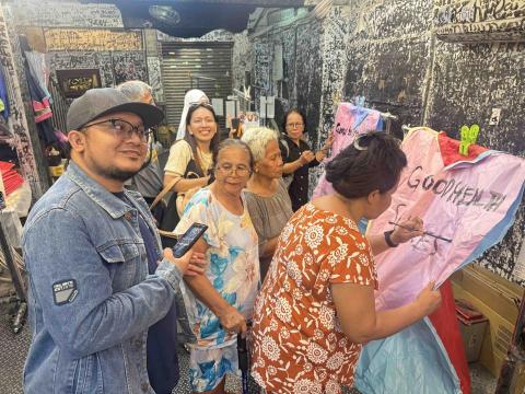 四輪遊企業社 - 帶菲律賓客人遊玩東北角一日遊