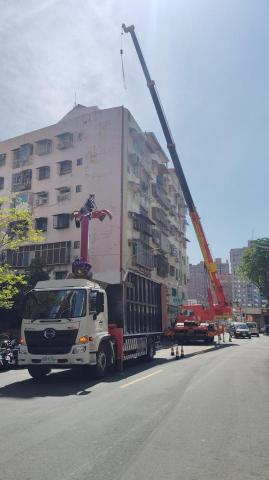 邑光鋼構鐵皮工程 - 高空吊運