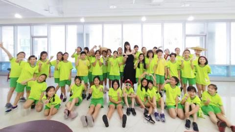 胡亦瑄 - 帶領學生合唱團表演（伴奏）