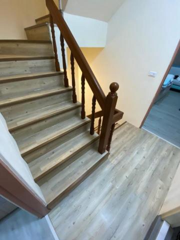 林聖旂 - 塑膠地板樓梯施作