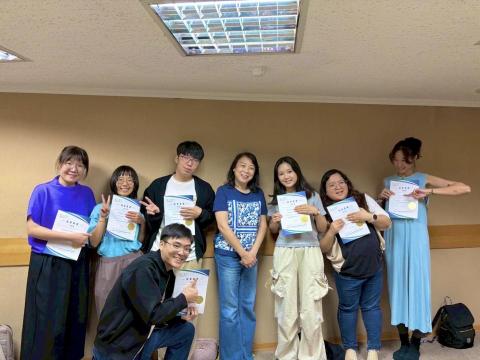 學習者 - 小組畢錄結束 與神仙級老師合照