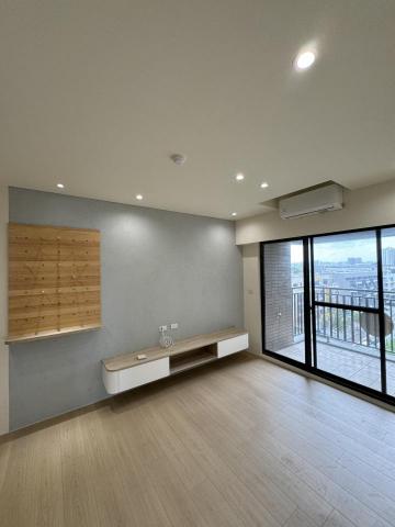 宇冠室內設計 - 台南 佳展大景
施工內容：
1.全室平釘天花板施工
2.天花板坎燈及各燈具安裝
3.天花板油漆
4.木作玄關櫃
5.木作電視懸空櫃
6.電視牆特殊塗料
7.洞洞板
8.主臥床背牆
9.系統衣櫃、開放櫃、梳妝台