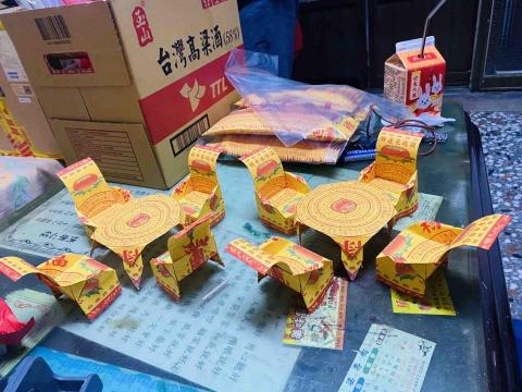 小璇 - 紙紮桌椅