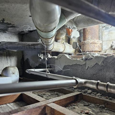 穩妥當抓漏工程行 - 管道間漏水