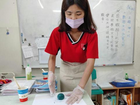 謝家欣 - 夏令營實驗活動