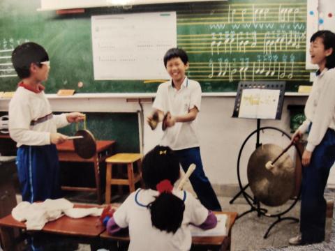 鋼琴家教 黃老師 - 學習演奏中國樂器