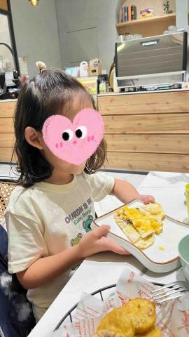 莊舒伃 - 在咖啡廳陪讀、吃晚餐