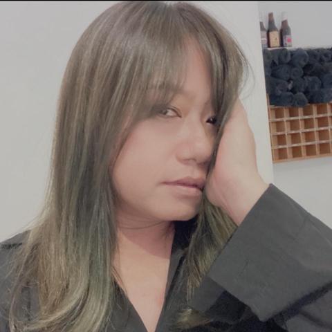 提供剪髮剪刀服務的專家呂靖雰