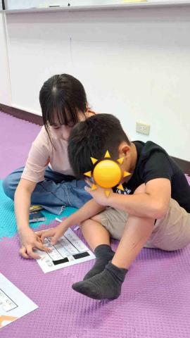 邱瀞瑩 - 於泛自閉中心擔任志工