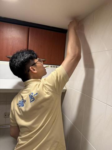 暖居家事清潔有限公司 - 廚房牆面油漆清除