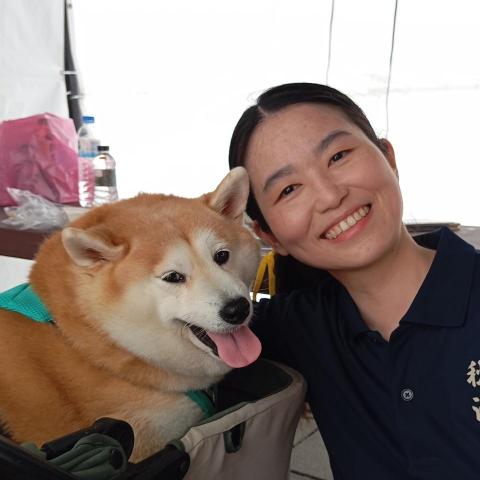 提供加入翻譯社服務的專家謝小姐