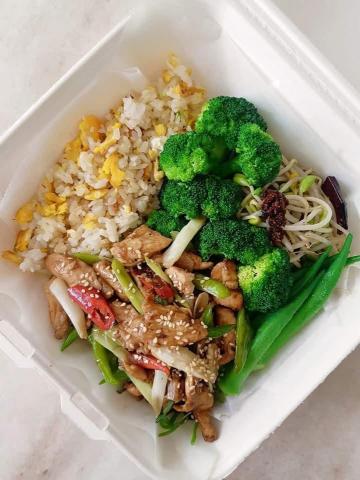 李林珊Sandy - 單人份餐盒
多樣蔬菜 .少肉.剛剛好的份量 李林珊Sandy - 單人份餐盒
多樣蔬菜 .少肉.剛剛好的份量